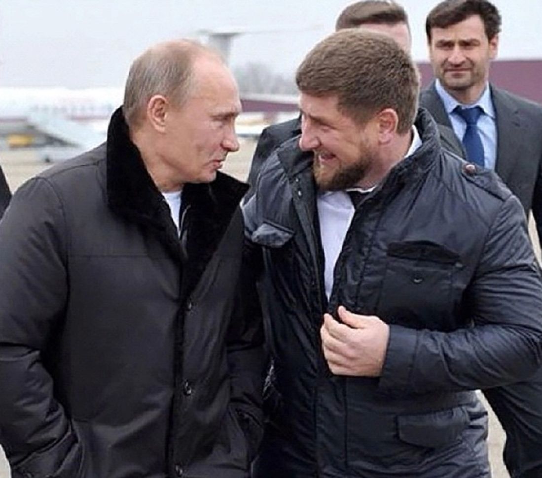 Vladimir Putin dan pemimpin Chechnya Ramzan Kadyrov yang mendesak Moskow untuk menggunakan senjata nuklir hasil rendah untuk menang di Ukraina.  
