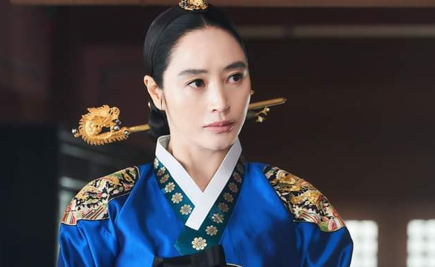 Drama Korea Under the Queen's Umbrella Episode 15 16