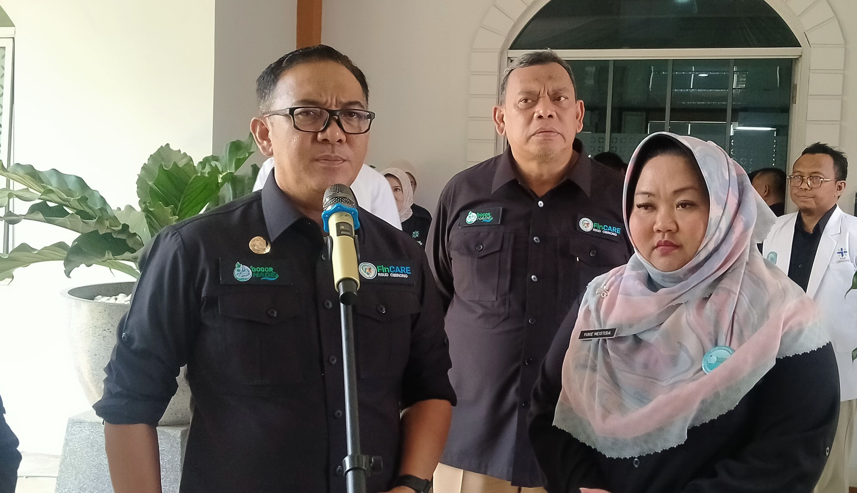 Bupati Bogor Iwan Setiawan didampingi Dirut RSUD Cibinong dr. Yukie Meistisia