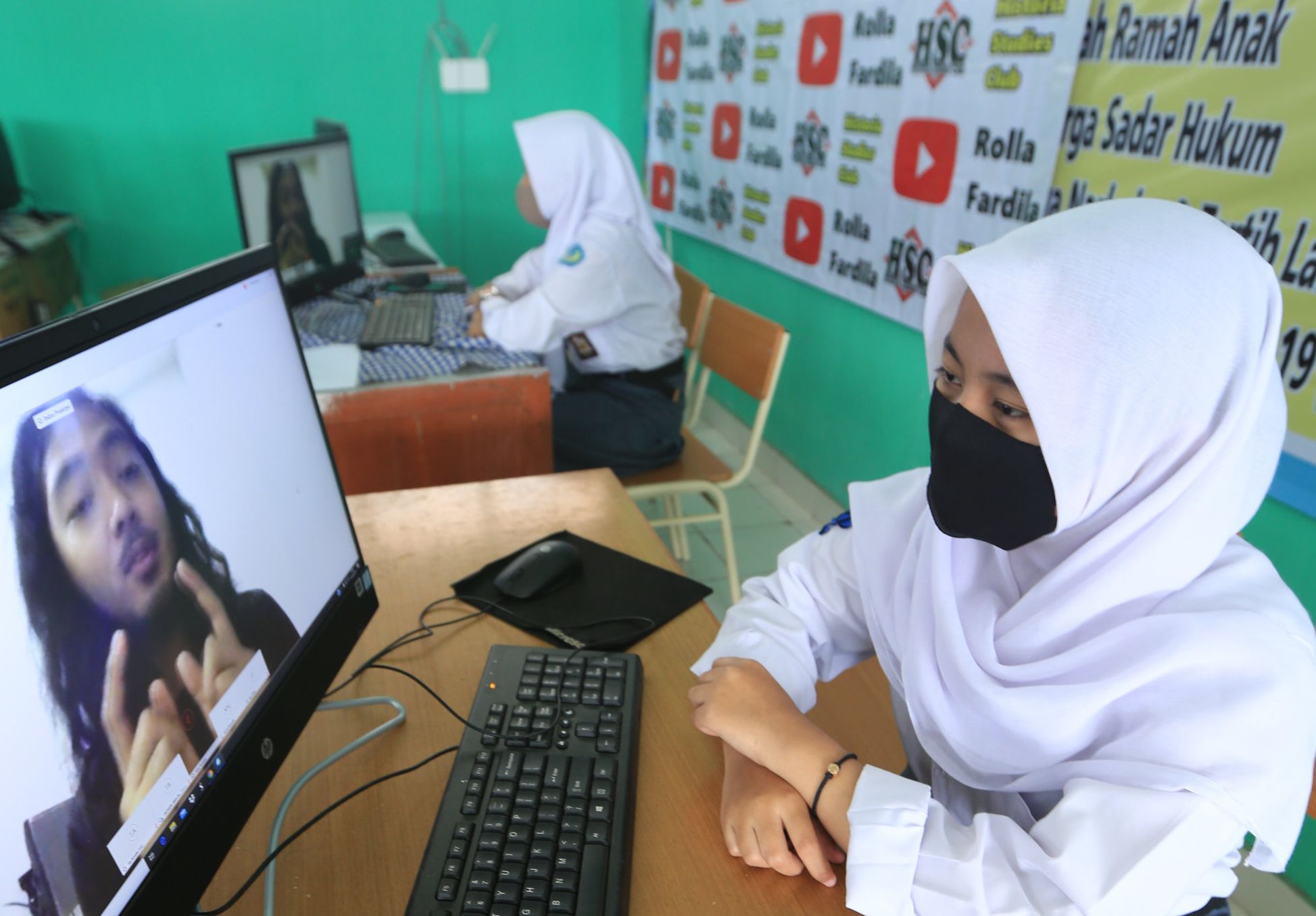 Pembahasan Soal Bahasa Indonesia untuk kelas 10 tingkat ...