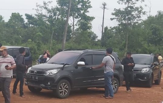 Sejumlah petugas kepolisian usai menggerebek tempat persembunyian Cai Chang Pan di Hutan Jasinga wilayah Bogor Barat.