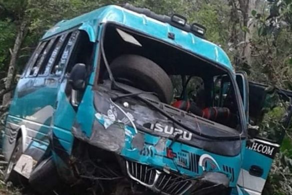 Bus Pariwisata mengalami kecelakaan dan terperosok ke jurang di lokasi wisata Panta Terong, Aceh Tengah