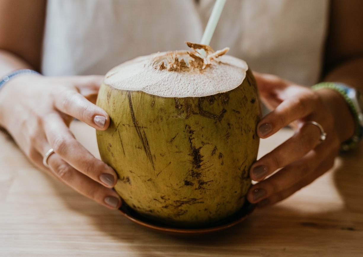 Apakah air kelapa muda bisa mengobati asam lambung
