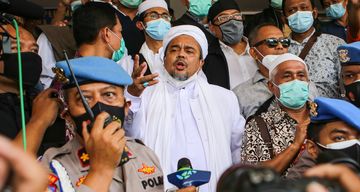 Ungkap Alasan Habib Rizieq Tak Datang Sidang Kuasa Hukum Dia Sekarang Lagi Ditahan Pikiran Rakyat Com