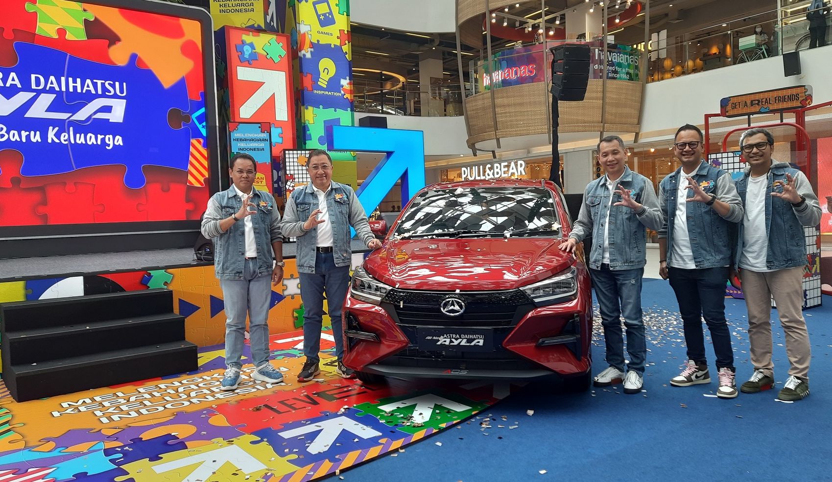 Daihatsu melakukan peluncuran regional produk LCGC Hatchback terbarunya, All New Astra Daihatsu Ayla, dengan berbagai hiburan khas kaum muda di Kota Bandung, 16-19 Maret 2023.*   