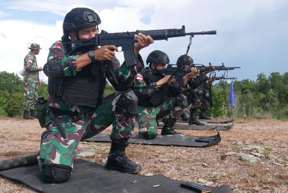 Pasukan Denhanud 477 Kopasgat sedang melakukan latihan menembak -f/istimewa