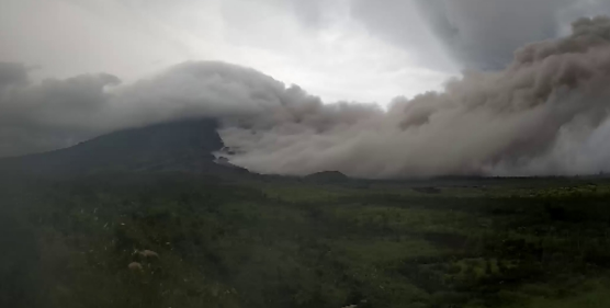 Letusan Gunung Semeru yang terjadi pada hari Minggu, 5 Februari 2023 pukul 12:42 WIB disertai muntahan awan panas yang terpantau oleh Pos Pengamatan Gunung Semeru di Gunung Sawur./magma.esdm.go.id
