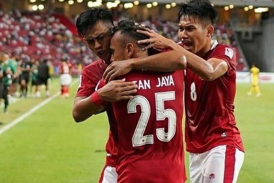 Timnas Indonesia melaju ke semifinal Piala AFF 2020 , setelah  menang telak atas Malaysia 4-1.
