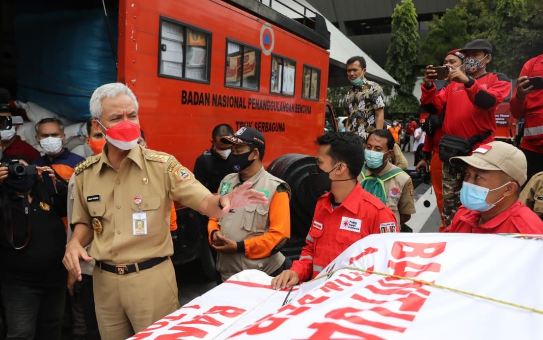 Ganjar Pranowo Kirim Logistik dan Tim Relawan ke Jatim, Bantu Korban Erupsi Gunung Semeru