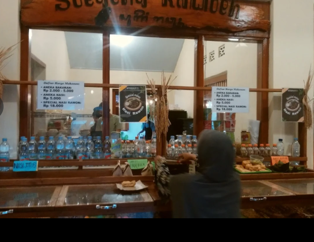 Wedangan Wirapati Dolopo, Tempat Ngopi Terbaik dengan Menu Angkringan Harga Kawan