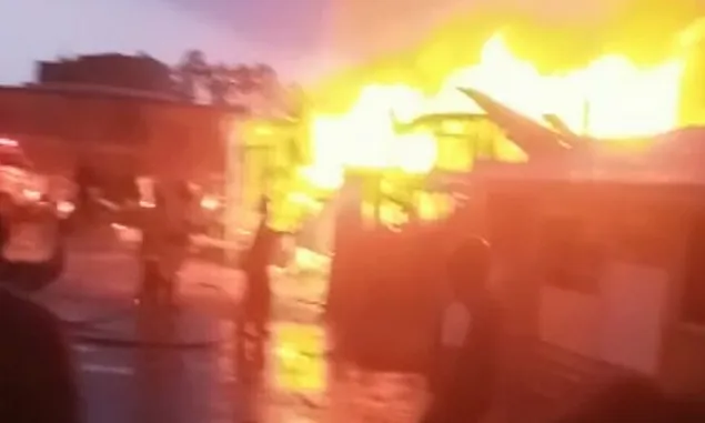  BREAKING NEWS! Pasar Cikurubuk Tasikmalaya Kebakaran, Gudang Telur Ludes Dilalap si Jago Merah