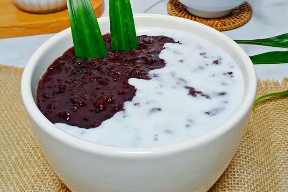 Resep bubur ketan hitam disajikan saat buka puasa Ramadhan 2023 