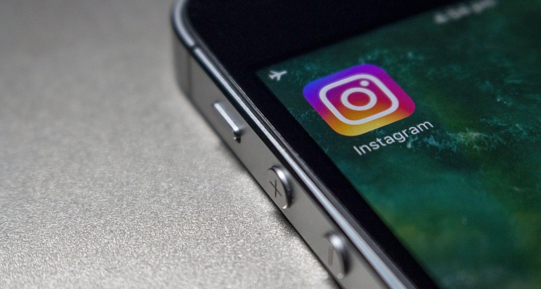 Ilustrasi Instagram. Berikut ini merupakan cara untuk menyembunyikan jumlah like di feed Instagram milikmu, fitur tersebut resmi dirilis hari ini.