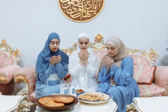 Bacaan doa makan sahur dan buka puasa Ramadhan 2023 dilengkapi dengan teks Arab.