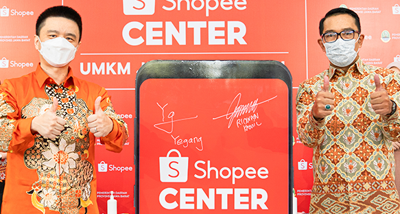 Penandatanganan papan simbolis Shopee Center oleh Shopee dan Pemprov Jabar 