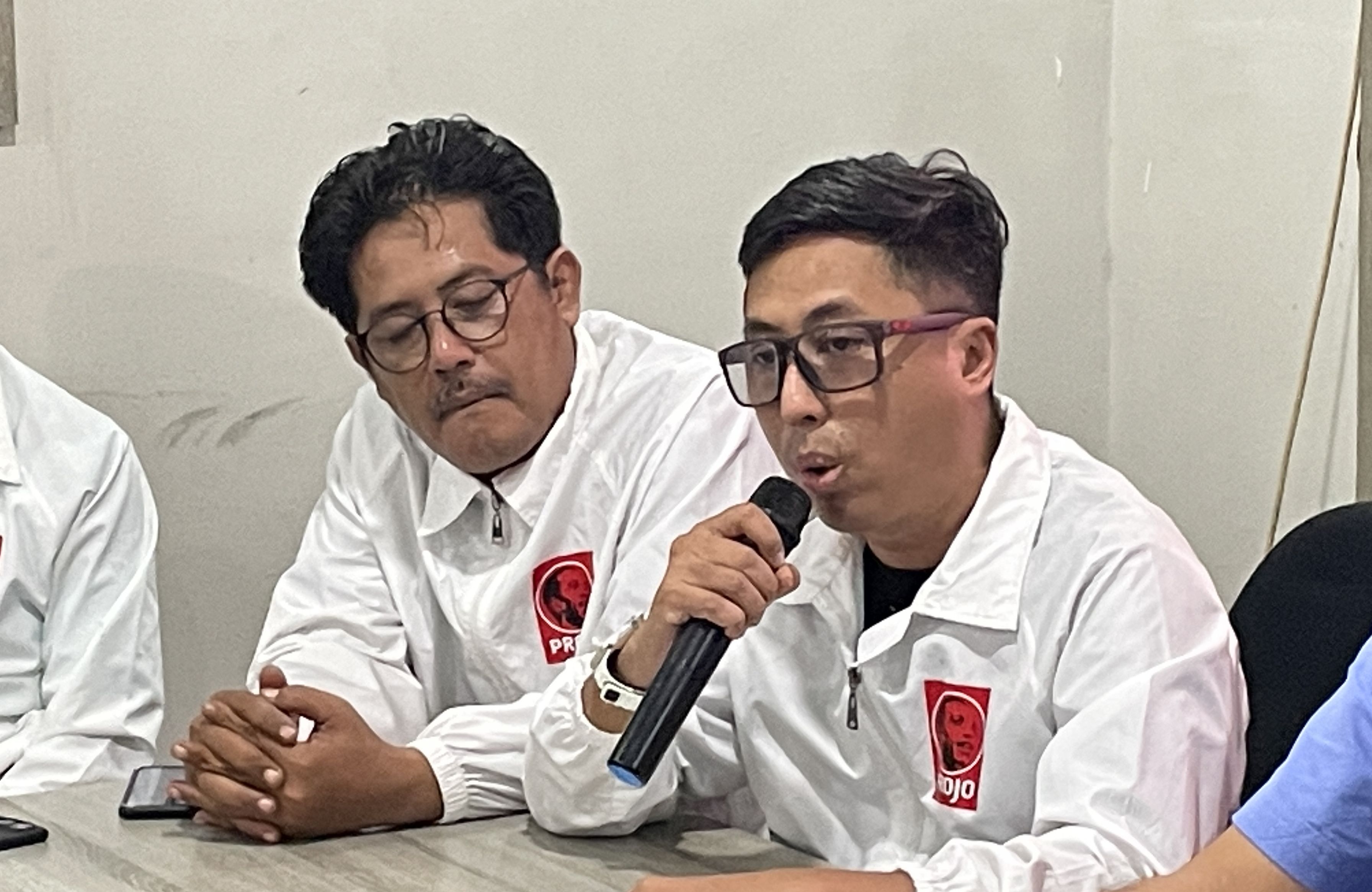 Ketua Desk Pilkada DPP Projo, Roy Abimanyu menyampaikan keterangan pers mendukung Ridwan Kamil maju di Pilkada Jawa Barat 2024. 