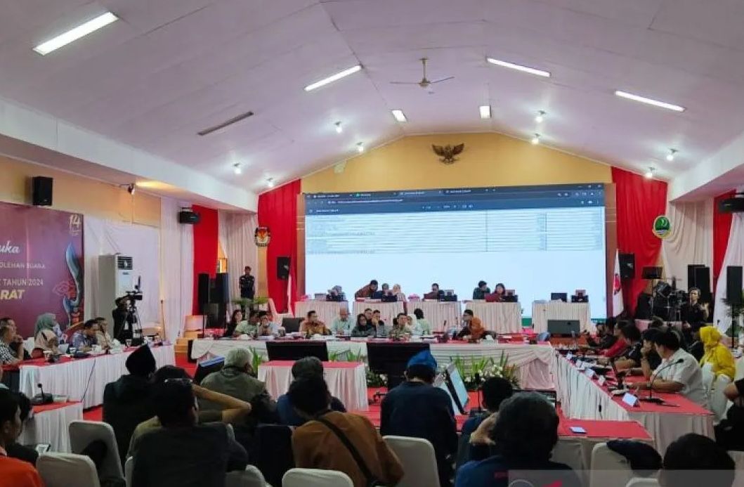 Suasana rapat pleno penetapan hasil Pemilu 2024 tingkat Provinsi Jawa Barat di Gedung KPU Jabar, Bandung, Senin 18 Maret 2024.