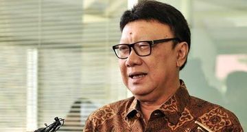 Menpan Rb Tjahjo Kumolo Unggah Foto Hoaks Cukup Minta Maaf Netizen Coba Rakyat Bisa Dibui Pikiran Rakyat Com<script async src=