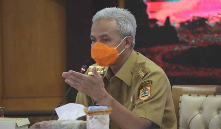 Ganjar Pranowo saat memimpin rapat Penanganan Covid-19 Jawa Tengah pada Senin 12 April 2021