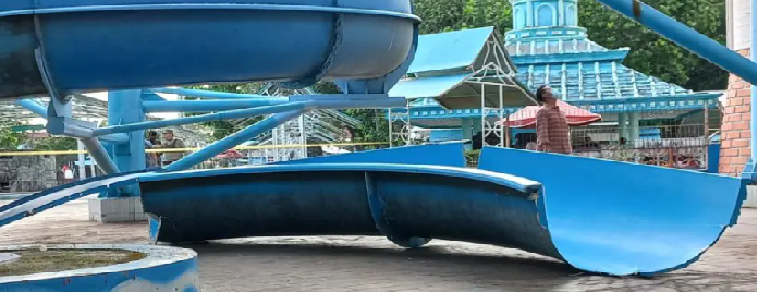 Wahana Air Waterpark Kenjeran Surabaya Ambrol, Korban Berjatuhan Bersimbah Darah