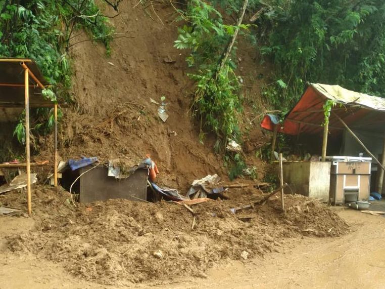 Dua Orang Tewas Tertimbun Tanah Longsor di Cisarua