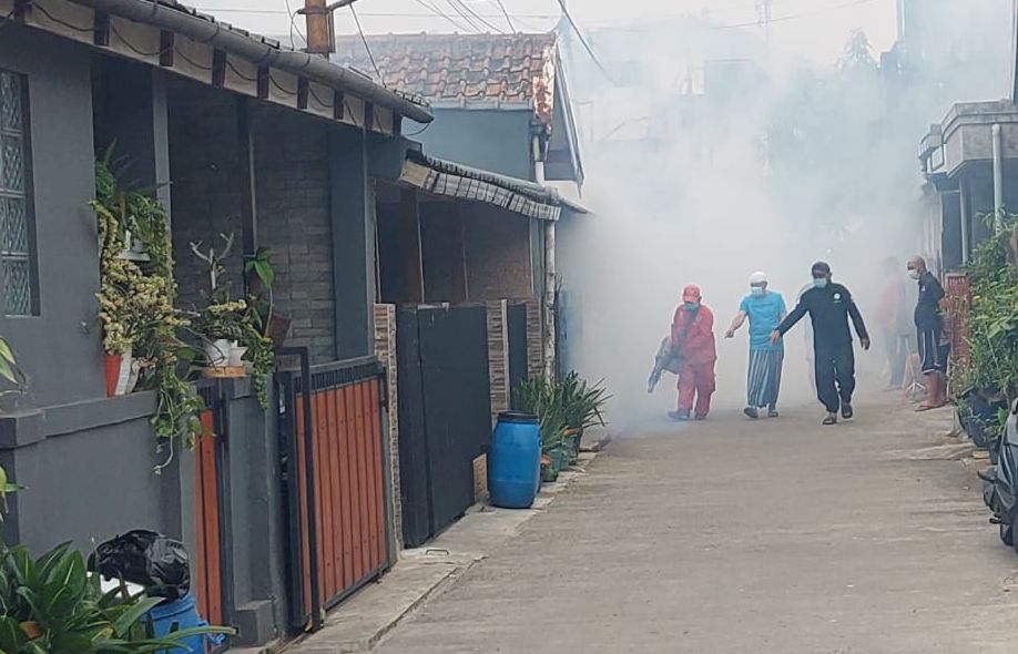 Fogging dilakukan di sejumlah daerah di Cimahi setelah ditemukan warga yang meninggal akibat DBD.