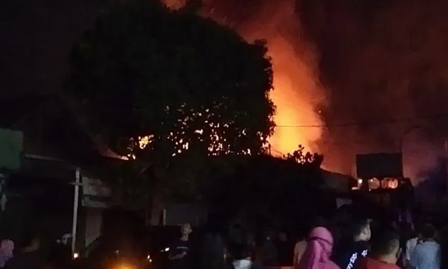 Sekda Indarto Pimpin Rapat Awal Penanganan Kebakaran Pasar Perja Banjarnegara pada Sabtu Malam 3 Juni 2023