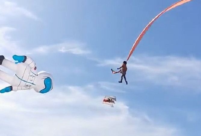Video viral beredar di media sosial yang menampilkan seorang bocah tersangkut layangan hingga ikut melayang ke udara di ketinggian 30 meter.