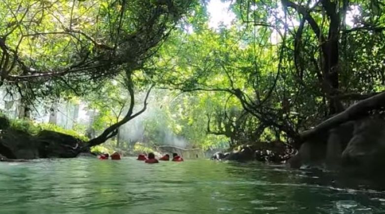  Citumang ikon wisata Pangandaran adalah sungai cantik.