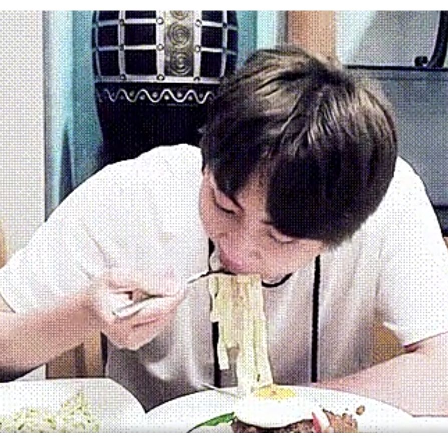 Jin BTS juara makan dengan nikmat