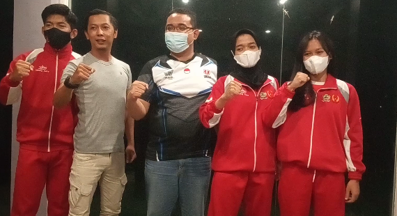 Atlet Pratama Gilang, Sekretaris ABTI Banjarnegara Guntur, Ketua ABTI Banyumas Wikan Agug Winasis, Anisa Dwi Rahmawati, Fiqri Dwi Amaluna, 18 September 2021.