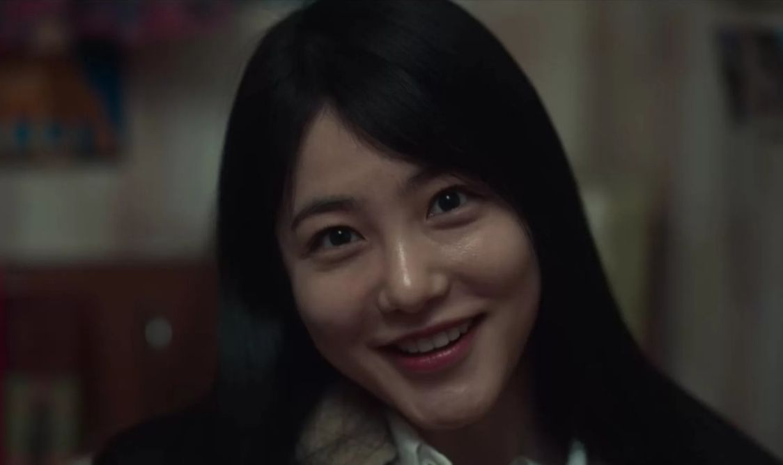 Shin Ye Eun mengaku bahwa mentalnya sempat terganggu karena memerankan Park Yeon Jin muda di drama The Glory. 
