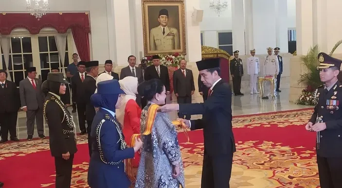 Pengakuan Jokowi Usai Beri Istrinya Sendiri Gelar Tanda Jasa: Ditanyakan Saja