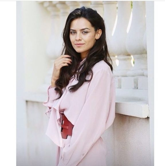 Katy Louise Saunders, mengenal sosok Katy Louise, wanita bule asal Inggris yang dinikahi aktor korea Song Joong Ki, profil dan biodata.