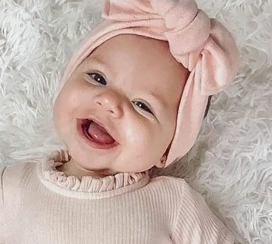 Illustrasi terkait nama bayi perempuan Islami modern yang cantik cerdas beruntung dan pembawa  kebahagiaan