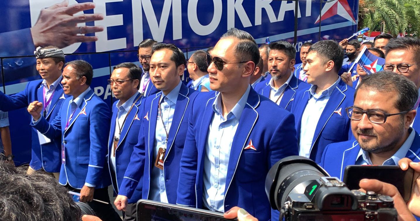 Ketum Demokrat Agus Harimurti Yudhoyono (AHY) (dua dari kanan); Menjelang Persiapan Pemilu 2024, Ketua Umum Demokrat AHY Perintahkan Kader Demokrat: Jangan Merasa Diri Hebat