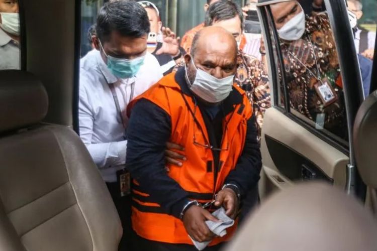 KPK  'Pilih Kasih' dan Abaikan Lukas Enembe, Kuasa Hukum: Kami akan Adukan ke Mahkamah Agung