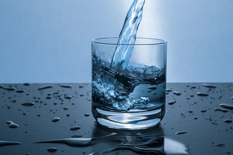 Bagaimana Bentuk Air Jika Dimasukkan Ke Gelas Apa Saja Benda Yang
