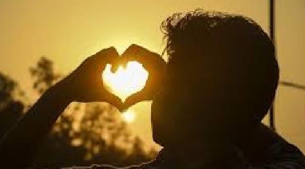 Fakta Psikologi 5 Tanda Laki Laki Sedang Jatuh Cinta Senang Bikin Suara Berat Dan Maskulin Pikiran Rakyat Bekasi