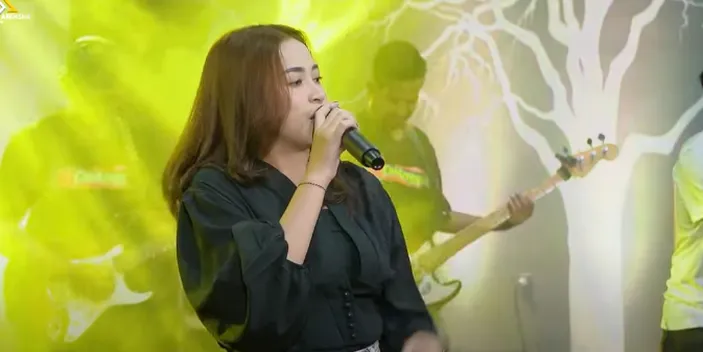 Lirik Lagu Terbaru Mangku Purel Yang Dinyanyikan Oleh Sasya Arkhisna Media Blora 7073