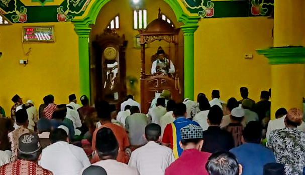 Sholat Jumat  Masjid Tauladan Sumber Sari