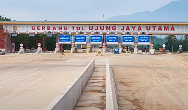 Gerbang tol Ujung Jaya Utama gerbang pertama tol Cisumdawu dari arah tol Ci[pali