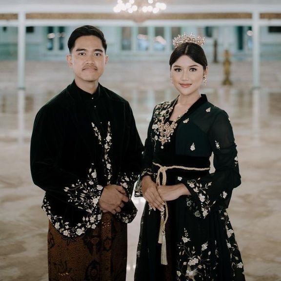 Potret Kaesang Pangarep bersama sang istri, Erina Gudono. 