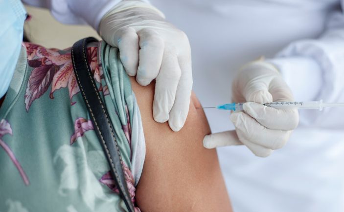 Pemerintah Minta Masyarakat Tetap Vaksinasi Booster Meski Kasus Covid-19 Turun