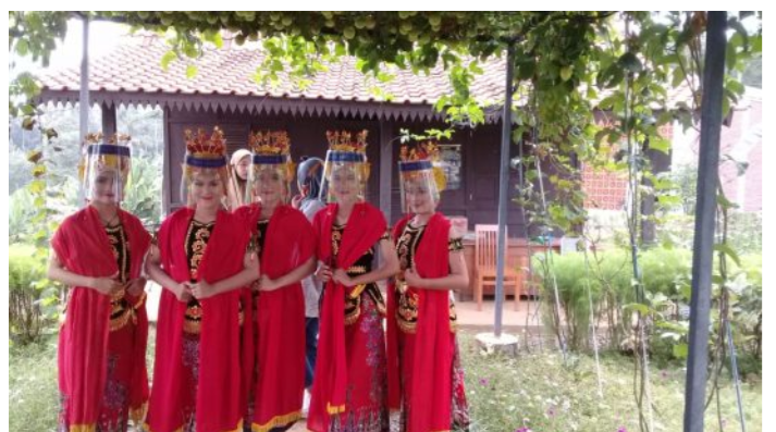 Para penari gandrung Banyuwangi