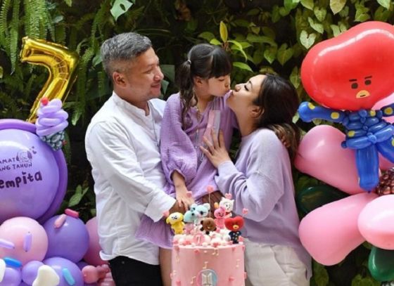Gading Marten dan Gisella Anastasia kompak rayakan ulang tahun Gempi atau Gempita Nora Marten.