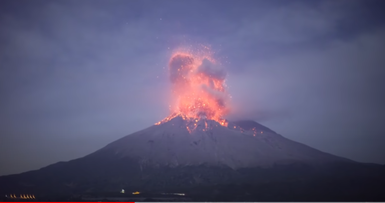 CEK FAKTA Video Gunung  Semeru  Meletus  Mengeluarkan Lava 
