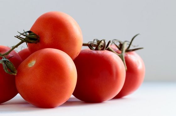 Ilustrasi tomat, si merah yang menjadi salah satu anti kanker terbaik jika dicampur satu buah ini menurut dr. Zaidul Akbar