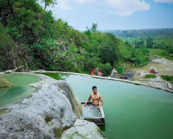 Pemandian Air Panas di Tirta Sanita Ciseeng, Desa Cogreg, Kec. Parung, Bogor.