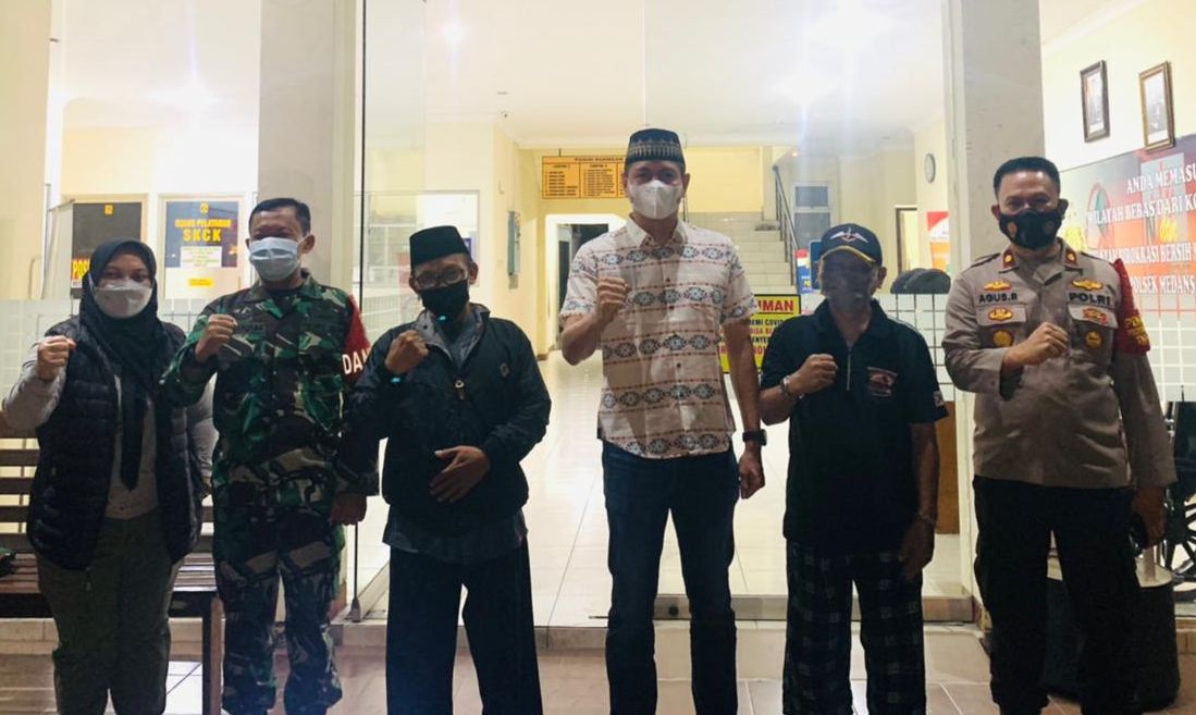 Takmir Masjid Al Amanah Bekasi sempat viral lantaran usir jamaah bermasker ketika hendak shalat dan berakhir damai.